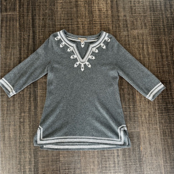 Tommy Bahama Gray Cashmere V-Neck Sweater with White Embroidered Trim - Picture 2 of 4